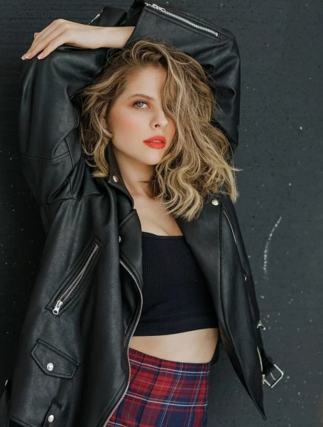 Актриса Ангелина Пахомова: «К каждой девушке с ангельской внешностью нужно хорошенько присмотреться» Актриса Ангелина Пахомова: «К каждой девушке с ангельской внешностью нужно хорошенько присмотреться»