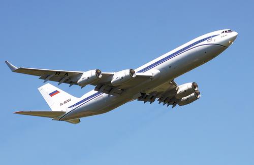 Ил-96-400М готовится к взлёту Ил-96-400М готовится к взлёту