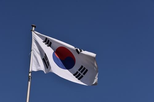 Южнокорейская армия оказывает помощь загоревшемуся рыболовецкому судну из России «Калтан» Южнокорейская армия оказывает помощь загоревшемуся рыболовецкому судну из России «Калтан»