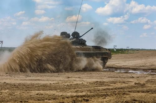 Guardian: Британия обещает передать  Украине вооружение из своих запасов «на черный день»