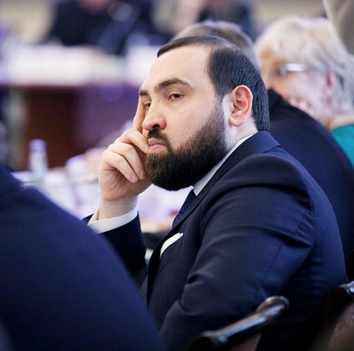 Депутат Госдумы Хамзаев предложил исключить английский язык из перечня обязательных предметов в школах Депутат Госдумы Хамзаев предложил исключить английский язык из перечня обязательных предметов в школах