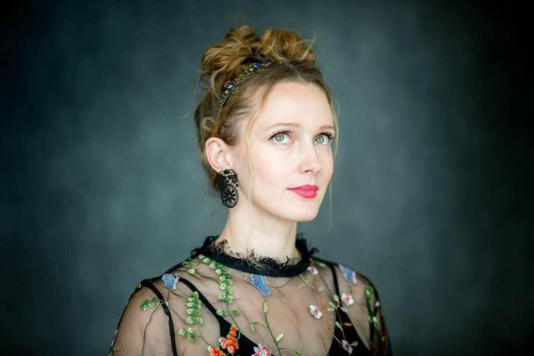 Актриса Алиса Сапегина: «На съёмках «Института благородных девиц» даже лошадь упала в обморок» Актриса Алиса Сапегина: «На съёмках «Института благородных девиц» даже лошадь упала в обморок»