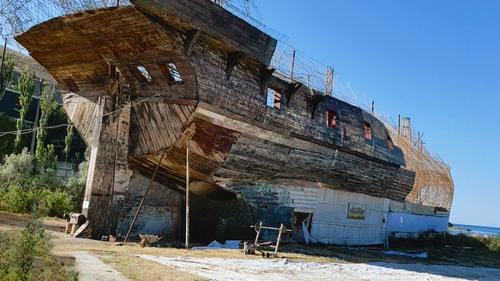 В Крыму разрушат полноразмерную копию английского линкора