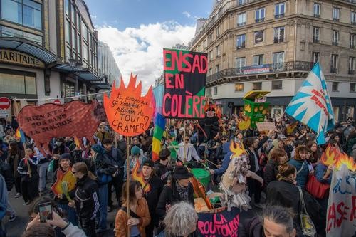 Конституционный совет Франции признал законной пенсионную реформу с увеличением пенсионного возраста до 64 лет Конституционный совет Франции признал законной пенсионную реформу с увеличением пенсионного возраста до 64 лет