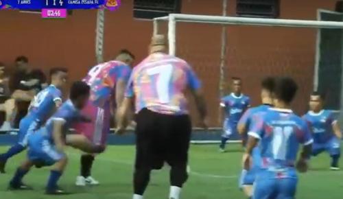 Видео матча между карликами и толстяками облетело интернет Видео матча между карликами и толстяками облетело интернет