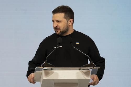 Пользователи Twitter негативно отреагировали на слова Зеленского о побеге россиян из Крыма