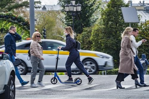 Как передвигаться на электросамокате без ущерба для себя и окружающих? 