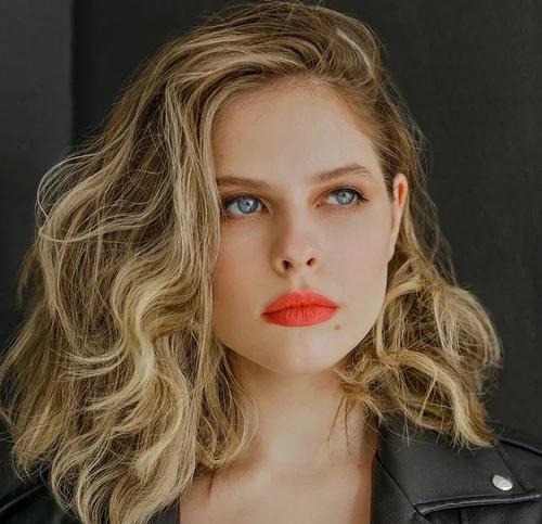 Актриса Ангелина Пахомова: «К каждой девушке с ангельской внешностью нужно хорошенько присмотреться» Актриса Ангелина Пахомова: «К каждой девушке с ангельской внешностью нужно хорошенько присмотреться»