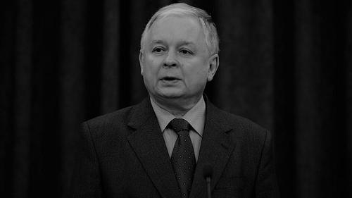 В Польше стало так много памятников и улиц в честь погибшего Леха Качиньского, что его осталось только канонизировать В Польше стало так много памятников и улиц в честь погибшего Леха Качиньского, что его осталось только канонизировать