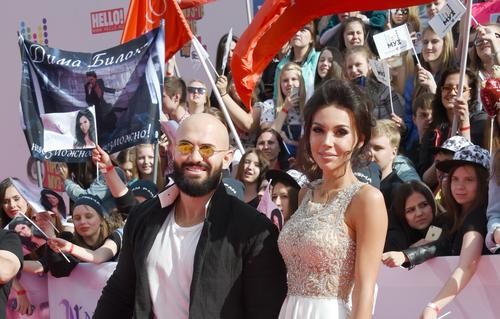 Оксану Самойлову ночью увезли в больницу с головной болью и сыпью по всему телу