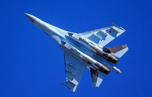 Меткому лётчику простили уничтожение Су-35 за миллиард рублей Меткому лётчику простили уничтожение Су-35 за миллиард рублей