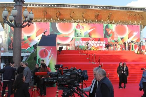 45: ММКФ блистал опять