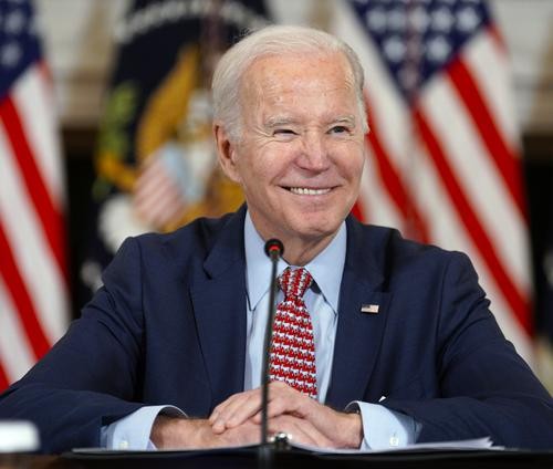 Читатели Daily Mail высмеяли Байдена, объявившего о намерении баллотироваться в президенты США на второй срок: «Ха-ха два раза»