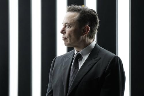 Илон Маск заявил, что люди, меняющие пол детям, должны до конца жизни сидеть в тюрьме