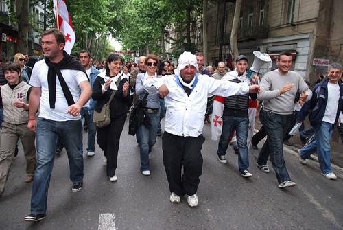 Грузинскую оппозицию раскалывают внутренние коррупционеры