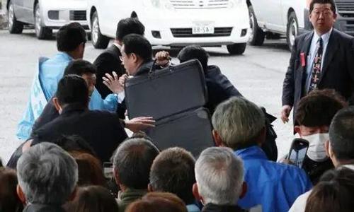 Второе за год покушение на японских премьеров: что-то в государстве неладно