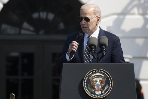 Байден, оговорившись, призвал американцев голосовать на выборах президента США за своего оппонента Трампа