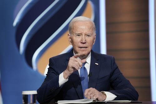 Байден пообещал быстро разобраться, почему обвиненный в утечке рядовой ВВС Тейшейра имел доступ к такому массиву секретных бумаг