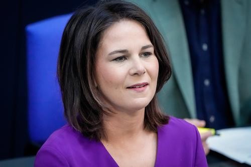 Бербок: Запад не смягчит санкционную политику в отношении России до тех пор, пока продолжается конфликт в Украине