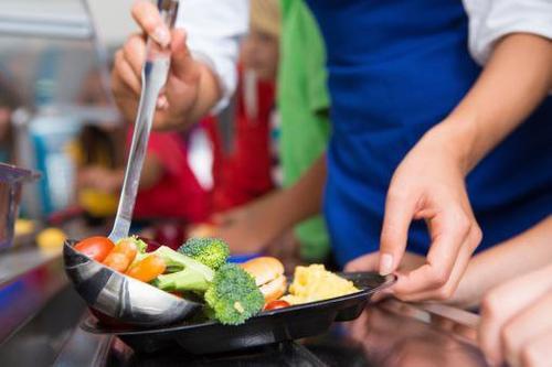 Шведы стали отправлять детей в школы голодными в надежде, что ребёнка покормят за бюджетные деньги Шведы стали отправлять детей в школы голодными в надежде, что ребёнка покормят за бюджетные деньги