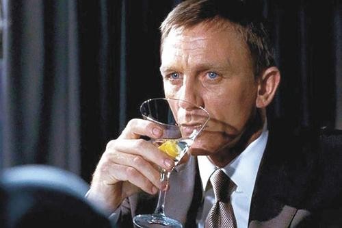 Экс-разведчик Алексей Иванов рассказал, как борются с похмельем сотрудники спецслужб в разных странах мира