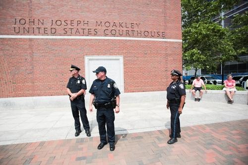 Суд в Бостоне предъявил обвинения Джеку Тейшейре, слившему в сеть документы Пентагона, - ему грозит до 15 лет тюрьмы Суд в Бостоне предъявил обвинения Джеку Тейшейре, слившему в сеть документы Пентагона, - ему грозит до 15 лет тюрьмы