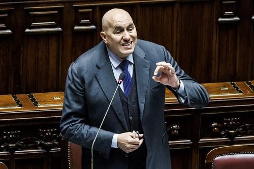 Глава МО Италии Крозетто, говоря о боевых действиях на Украине, заявил, что ООН в целом утратила способность «тушить конфликты» Глава МО Италии Крозетто, говоря о боевых действиях на Украине, заявил, что ООН в целом утратила способность «тушить конфликты»