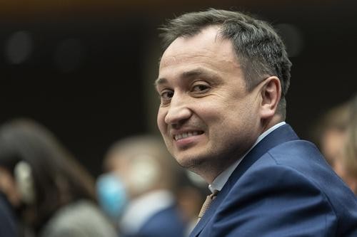 Министр агрополитики Сольский: в понедельник Киев начнет переговоры с Польшей об экспорте украинского продовольствия Министр агрополитики Сольский: в понедельник Киев начнет переговоры с Польшей об экспорте украинского продовольствия