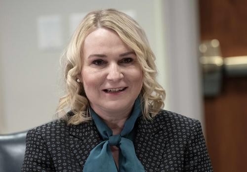 Министр обороны Чехии Чернохова, считает что посредником на переговорах должна стать страна, пользующаяся уважением Украины и РФ