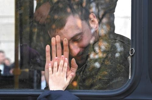 Многие москвичи, не дожидаясь повесток, добровольно приходят в военные комиссариаты