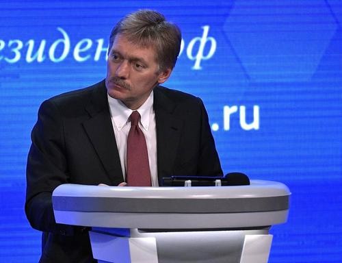 Песков заявил, что Россия будет развиваться темпами Франции, несмотря на груз санкций