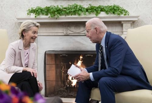 Politico: Еврокомиссия и администрация США начали работу над масштабными санкциями против России еще осенью 2021 года Politico: Еврокомиссия и администрация США начали работу над масштабными санкциями против России еще осенью 2021 года