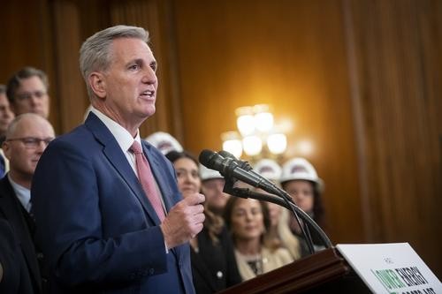 Спикер Палаты представителей Маккарти заявил о странном поведении Байдена из-за его отказа обсуждать проблему госдолга США