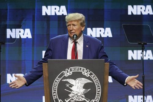 Трамп пообещал, что добьется полной независимости США от Китая в случае победы на выборах президента в 2024 году Трамп пообещал, что добьется полной независимости США от Китая в случае победы на выборах президента в 2024 году