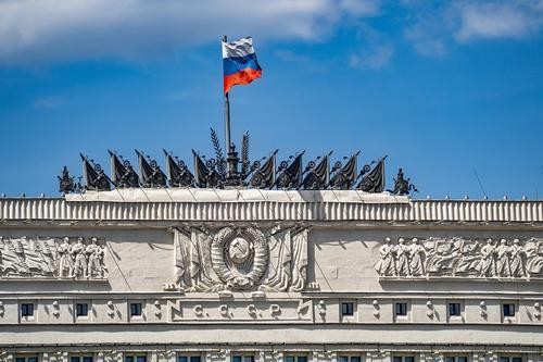 Вооруженный мужчина пытался проникнуть на территорию Минобороны в центре Москвы Вооруженный мужчина пытался проникнуть на территорию Минобороны в центре Москвы