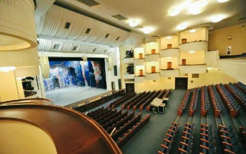 В Губернском театре поговорили о странностях любви В Губернском театре поговорили о странностях любви