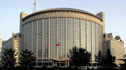 За дипломатической войной Китая и Канады стоят США