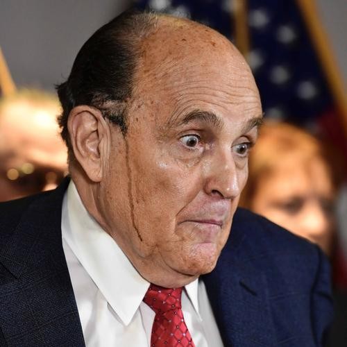 Бывшего адвоката Трампа Джулиани обвиняют в домогательствах на работе