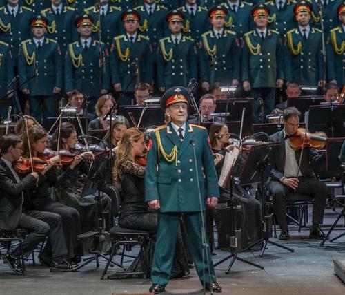 Центральный военный оркестр впервые выступил на новой сцене Большого театра в Москве