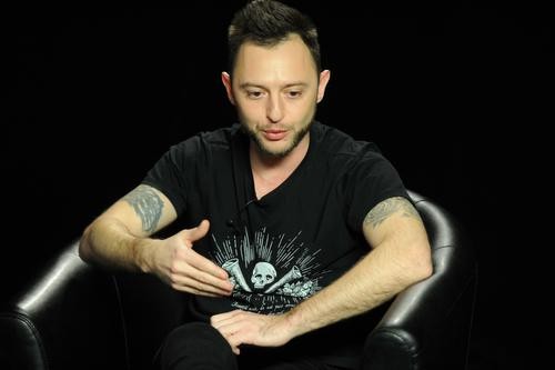 В Самаре солист группы «Звери» Роман Билык, Рома Зверь, разругался в баре с назойливыми поклонниками В Самаре солист группы «Звери» Роман Билык, Рома Зверь, разругался в баре с назойливыми поклонниками