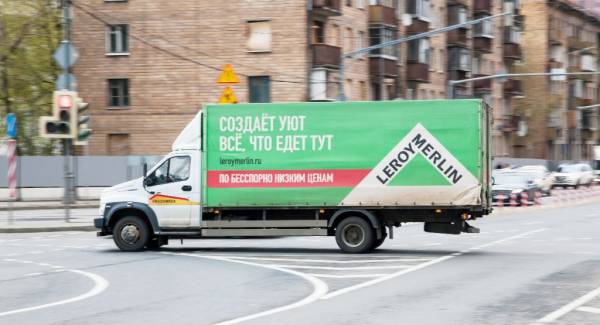 Реклама на тентах автомобилей: эффективный способ привлечения внимания