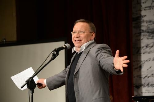 Владимир Путин присвоил гендиректору киностудии «Военфильм» Игорю Угольникову звание народного артиста России Владимир Путин присвоил гендиректору киностудии «Военфильм» Игорю Угольникову звание народного артиста России