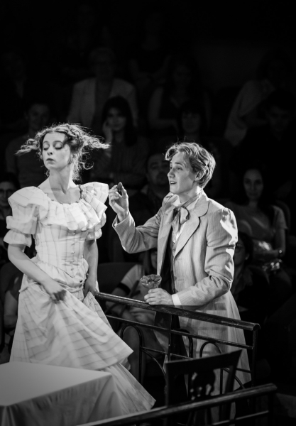 Актриса Елена Маркелова: «В «Ревизоре» самая актуальная тема – всепоглощающий страх перед высоким лицом» Актриса Елена Маркелова: «В «Ревизоре» самая актуальная тема – всепоглощающий страх перед высоким лицом»