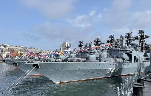 Тихоокеанский флот отмечает 292-ю годовщину Тихоокеанский флот отмечает 292-ю годовщину