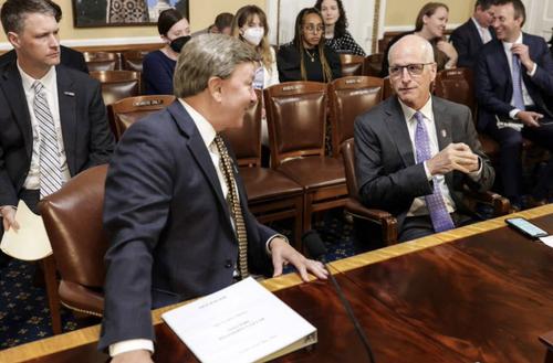 Принятие Конгрессом США военного бюджета скорее всего затянется до осени 