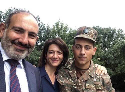 «Айкакан жаманак»: в Ереване члены организации «Зов сыновей» попытались похитить сына Никола Пашиняна