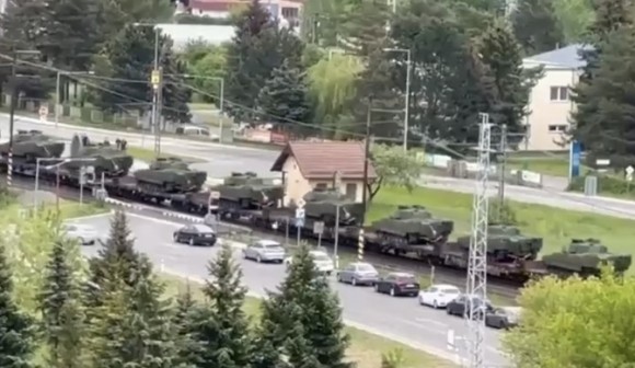 Украинцы осваивают британские тяжёлые танки Украинцы осваивают британские тяжёлые танки