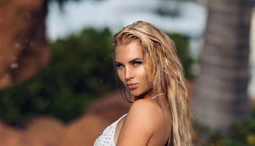 Российская синхронистка Евгения Штефан сначала выиграла ЧМ, а теперь в Дубае обучает девушек, но не плаванию Российская синхронистка Евгения Штефан сначала выиграла ЧМ, а теперь в Дубае обучает девушек, но не плаванию