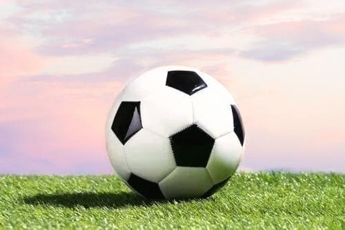 Австралийский футболист сломал челюсть судье во время спора