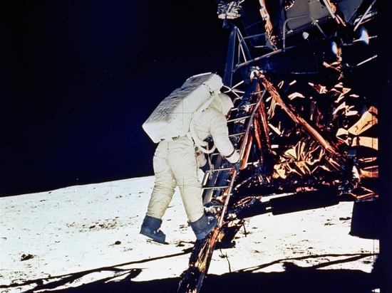 Члены РАН ответили Рогозину, усомнившемуся в полете американцев на Луну